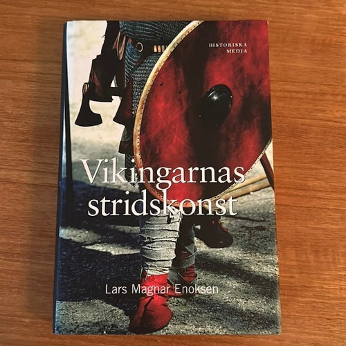 Vikingarnas stridskonst av Lars Magnar Enoksen, 2004