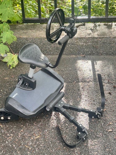 3 gånger används Bumprider ståbräda med sits – universal, passar de flesta vagna