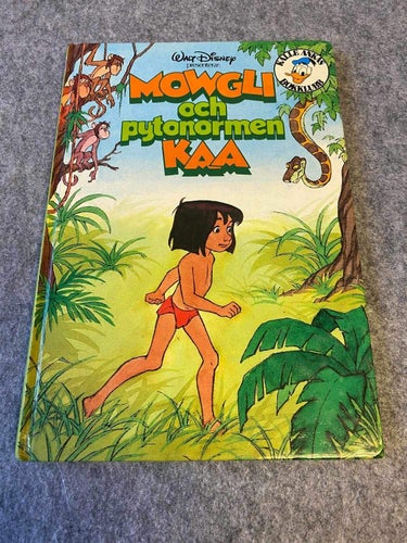 Walt Disney - Mowgli och pytonormen Kaa