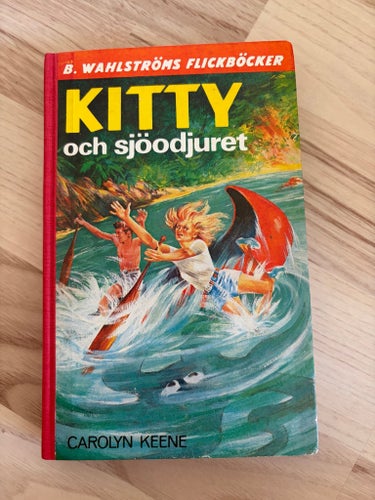 Kitty och sjöodjuret av Carolyn Keene