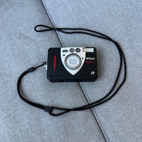 Nikon Nuvis V Kompaktkamera