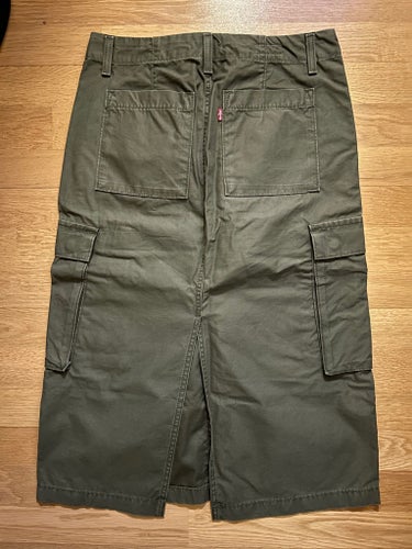 Levi's Premium militärgrön kjol, storlek 29 tum i midjemått