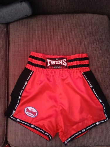 Twins Special röda, svarta träningsshorts
