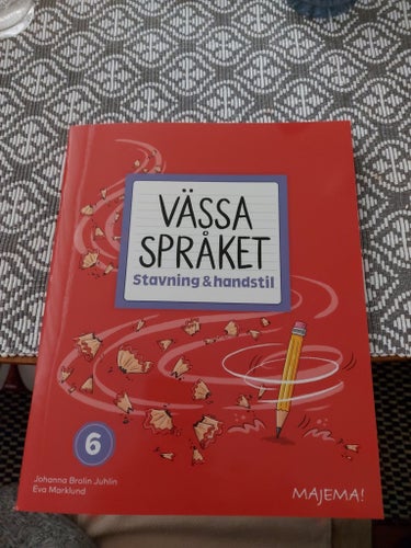 VÄSSA SPRÅKET Stavning & handstil av Johanna Brolin Juhlin, Eva Marklund, 2026