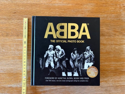 ABBA The Official Photo Book PÅ ENGELSKA OK BEG SKICK 2023