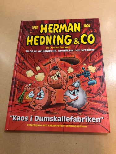 Herman Hedning & Co "kaos i dumskallefabriken" : 16,66 år av konflikter, kakafon