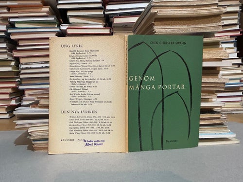 Genom många portar av Sven Christer Swahn. Bok. Very good plus