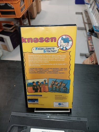 KNASEN - I TRÄSKLÄGRETS TJÄNST. KÖP VHS