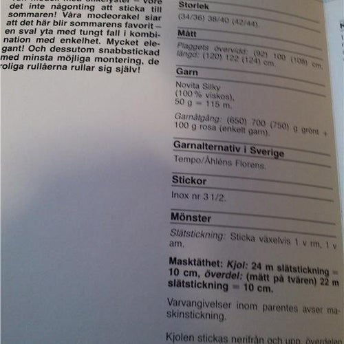 mönster klänning i silkigt viskosgarn lösblad ur pärm