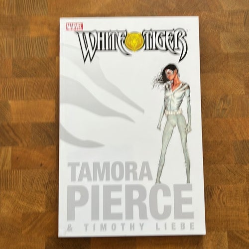 White Tiger av Tamora Pierce & Timothy Liebe