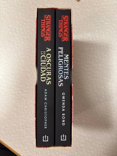Stranger Things: Mentes Peligrosas & A Oscuras En La Ciudad, Gwenda Bond & Adam
