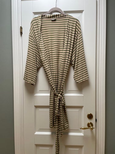 NAVY STORIES grön, beige kimono i skön bomullstrikå