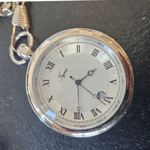 Fickur med kedja och läderfodral