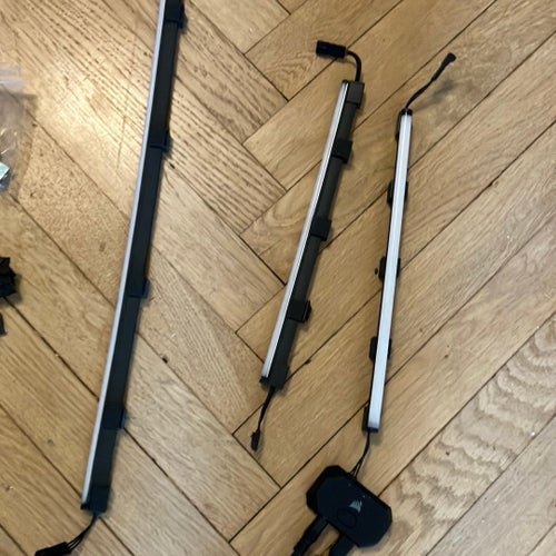 Corsair iCUE LS100 Smart Lighting Strip Starter Kit