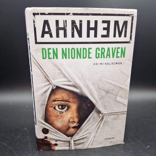 inbunden bok, Den nionde graven av Stefan Ahnhem, 2015