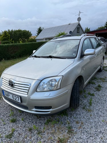 Toyota Avensis Kombi 2.0 VVT-i 147 hk – 2006 – Manuell – Skinn