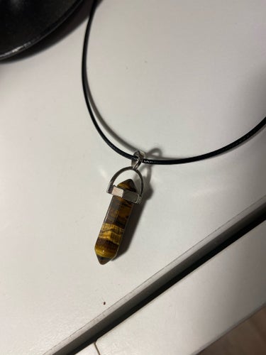 Halsband med svart rem och pendel - Brun Kalciten - Naturstenshalsband