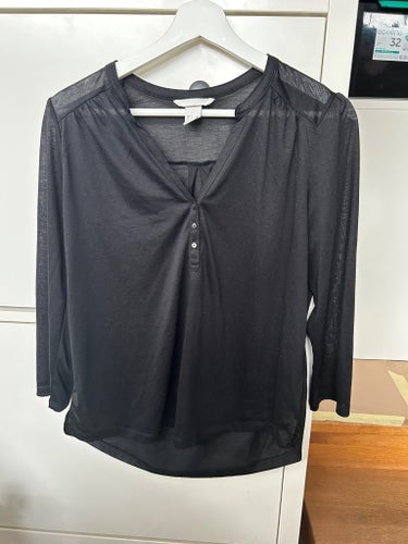 Svart tröja från H&M, storlek S Small (motsvarar storlek 36-38)