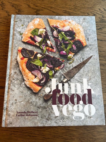 Junk Food Vego av Amanda Hellberg och Eveline Johnsson, 2017
