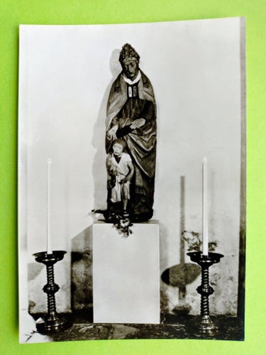 SÖDERKÖPING. Träskulptur i Sankt Laurentii kyrka.