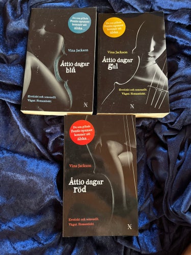 Åtta dagar gick, blå &röd , Vina Jackson, 2013