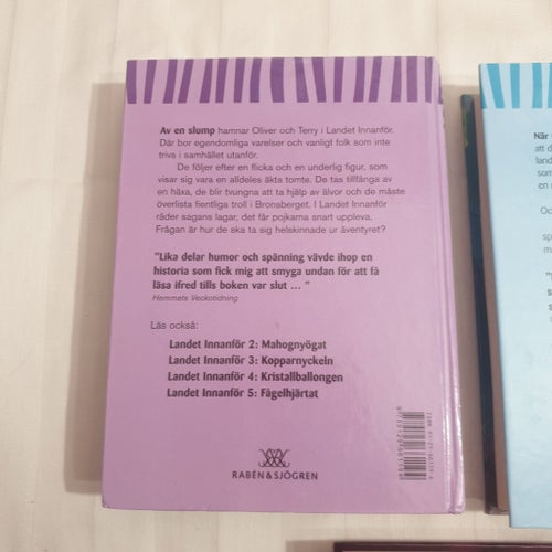 Glaspärleresan, Mahognyögat, Kopparnyckeln av Maud Mangold, Landet Innanför 1-3