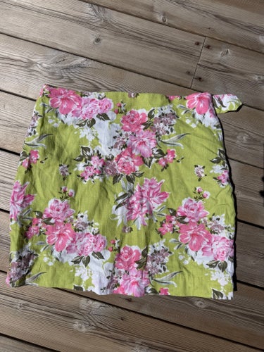 Gina Tricot grön, rosa, vit kjol, storlek S. Ny endast upptvättad