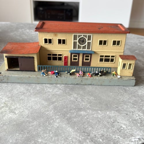 Märklin 414 station Modelljärnväg stationshus med figurer