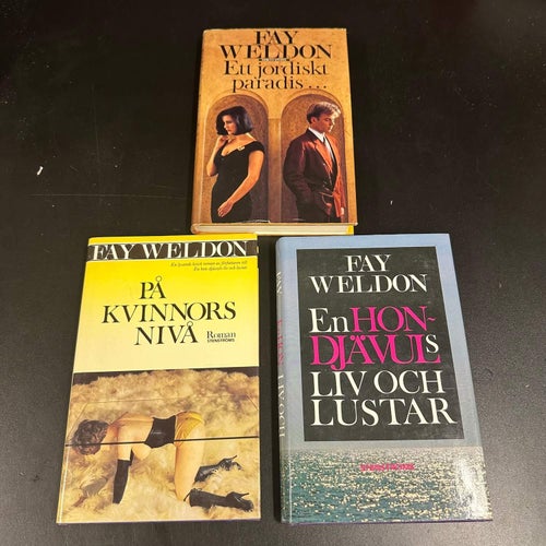 3 böcker av Fay Weldon - På kvinnors nivå, Ett jordiskt paradis, ..- Bokpaket