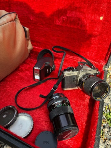 Chinon CM-4s Analog Kamera med två objektiv och blixt