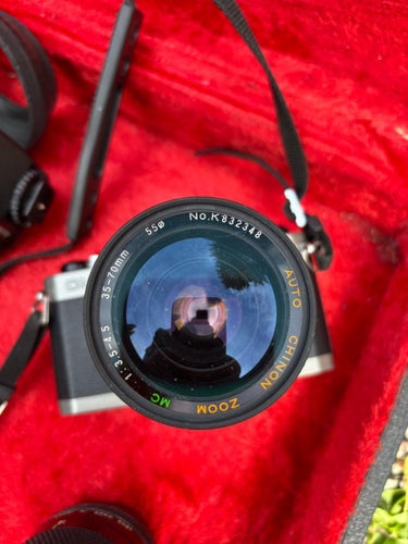 Chinon CM-4s Analog Kamera med två objektiv och blixt