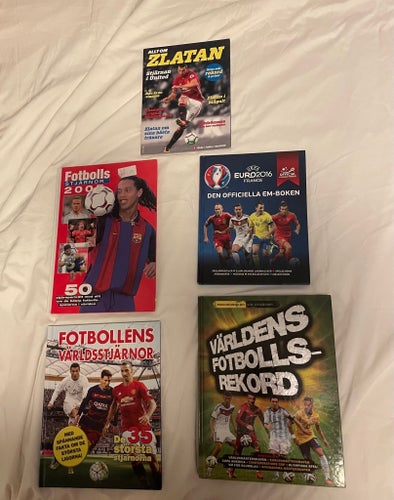 fem olika fotbollsböcker
