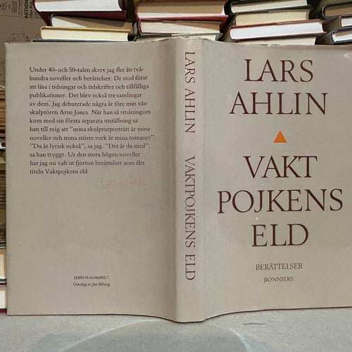 Vaktpojkens eld av Lars Ahlin. Bok. Very Fine plus