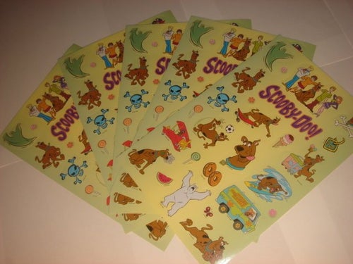 SCOOBY DOO 5 st ARK MED KLISTERMÄRKEN FRÅN TIDNING