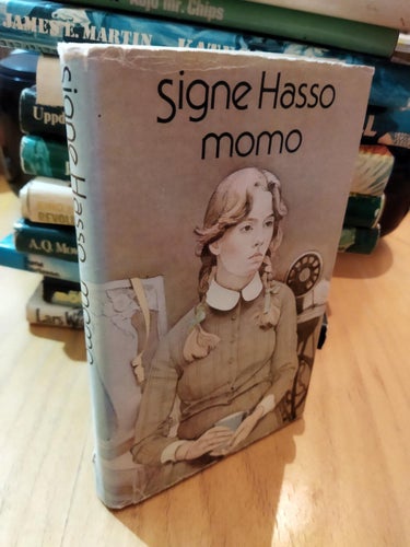 Momo av Signe Hasso. bok, inbunden. Very Fine plus
