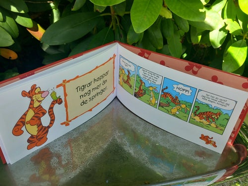 Nalle Puh barnbok den röda boken med serier Egmont kärnan 2002 Fint skick