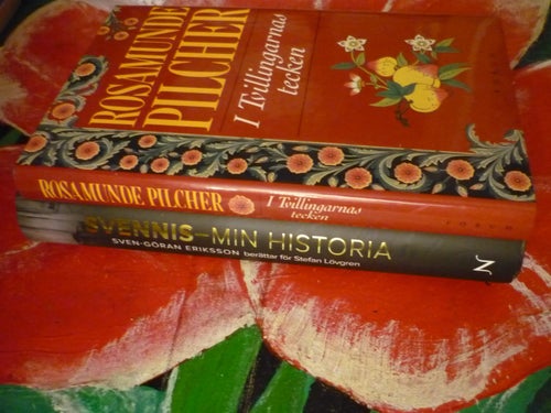 BOK, 2 STYCKEN BÖCKER, SVENNIS: MIN HISTORIA, ROSAMUNDE PILCHER: I TVILLINGARNAS