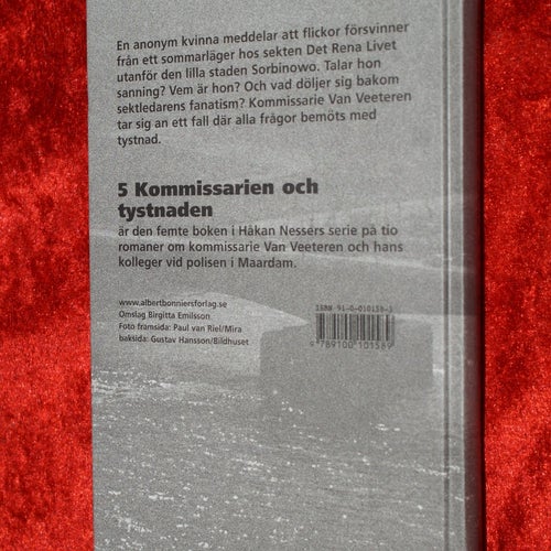 HÅKAN NESSER KOMMISSARIEN OCH TYSTNADEN Van Veeteren KRIMINALROMAN HÅRD PÄRM FIN