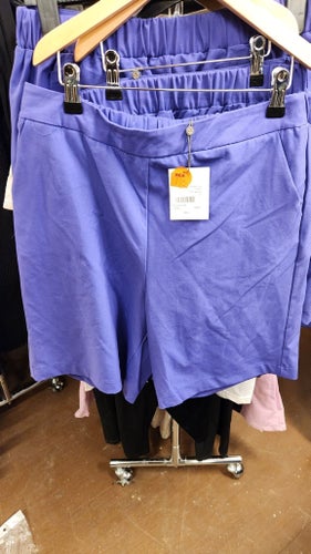 Kaffe lila shorts, storlek 36