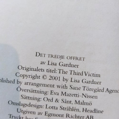 Det tredje offret av Lisa Gardner. Very Fine