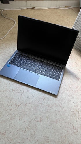 Clevo bärbar dator med Intel Core i3-10110U, 8GB RAM, Windows 11 Home