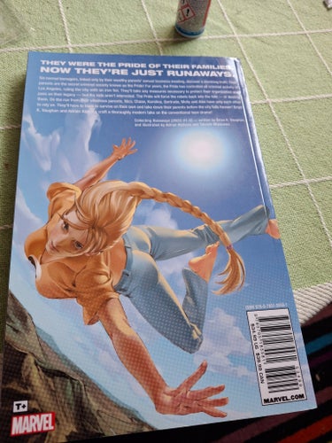 Runaways The Complete Collection Volume One av Brian K. Vaughan, Adrian