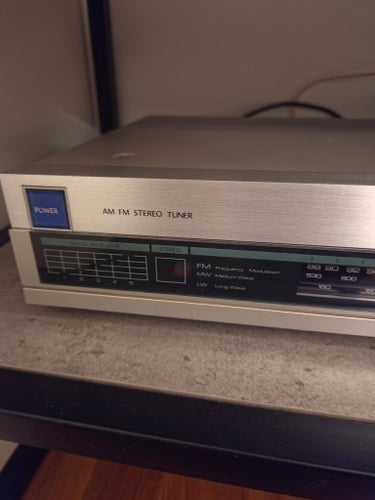 Mitsubishi DA-F12 AM/FM Stereotuner