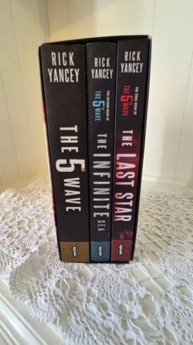 The 5th Wave Collection Books 1-3 av Rick Yancey