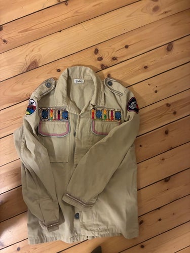 Jacka militär med handgjorda detaljer, Bebe, S