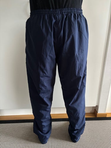 Umbro mörkblå täckbyxor/ termobyxor/ träningsbyxor - Stl. XL / 23