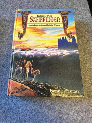 Katharine Kerr - Safirringen - Det magiska landet Deverry del 2