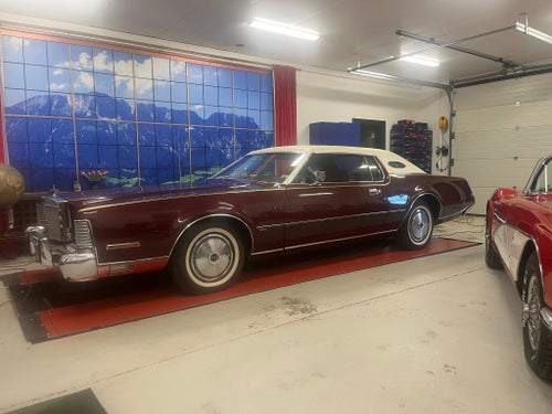 Lincoln Continental Mark IV. Cartier Factory option.