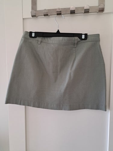 H&M grön kjol, storlek 42
