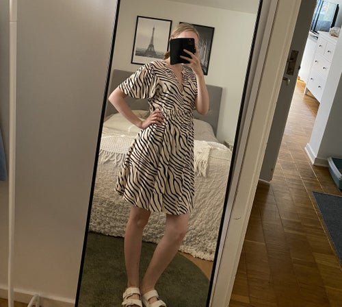 (Nypris 499kr) NY! Stilren Klänning Stl 38 JDY Only Mönster Dress Mönstrad